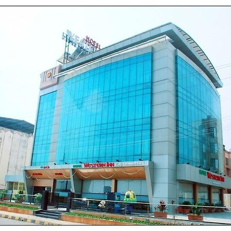 Hotel Western Inn 瓦塞 外观 照片
