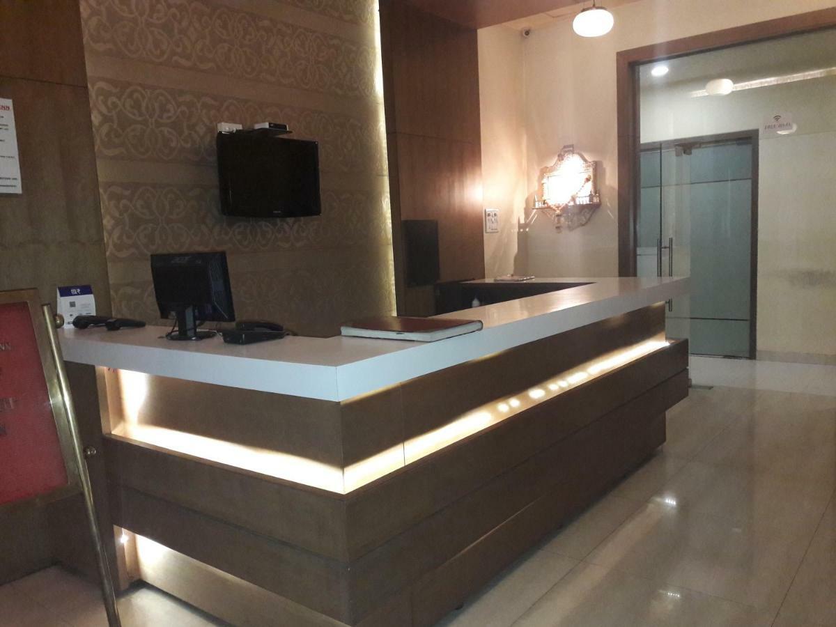 Hotel Western Inn 瓦塞 外观 照片